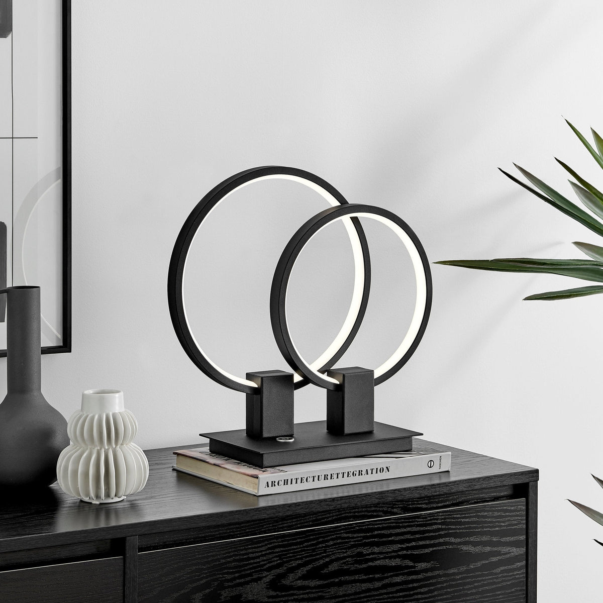 Hong Kong LED Short Table Lamp in Matte Black / Living Room & Bedroom